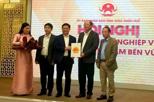 Công bố quyết định thành lập Hội đồng Tư vấn giáo dục nghề nghiệp