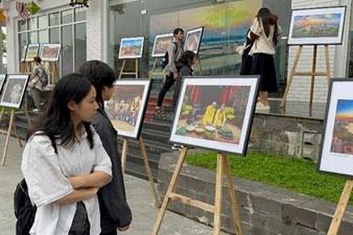 Dâng hương tưởng niệm danh nhân Đặng Huy Trứ