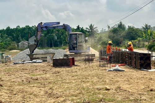 PC Quảng Ngãi: Di dời, vận hành ổn định lưới điện phục vụ thi công cao tốc