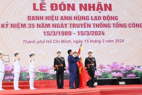 Nhà khai thác cảng biển lớn nhất Việt Nam đón nhận danh hiệu Anh hùng Lao động lần thứ 2