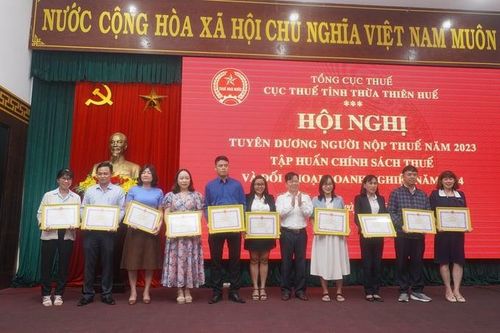 Cục Thuế Thừa Thiên Huế khen thưởng 144 người nộp thuế tiêu biểu