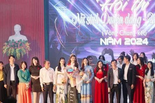 Hoa khôi Nữ sinh duyên dáng tài năng Trường Đại học Quảng Bình năm 2024 gọi tên Trương Thùy Dung