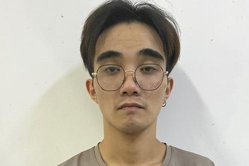 Đặt xe ôm công nghệ, mượn điện thoại của bác tài gọi nhờ rồi biến mất