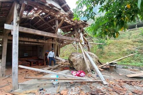 Công ty Xi măng Xuân Thành nổ mìn lấy đá làm sập nhà dân