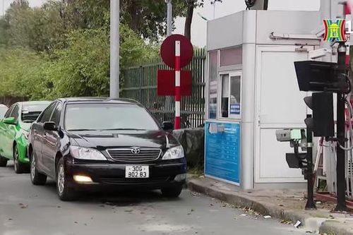 Hà Nội sắp triển khai thu phí đỗ xe không dùng tiền mặt