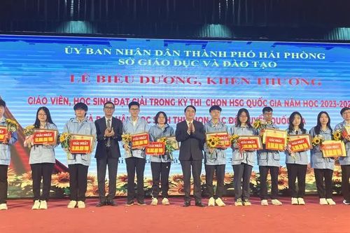 Hải Phòng: Chi 6,1 tỉ đồng khen thưởng giáo viên, học sinh đoạt giải trong kỳ thi học sinh giỏi quốc gia