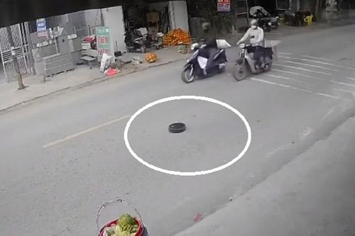Chủ nhà hốt hoảng khi robot hút bụi 'tăng ca'