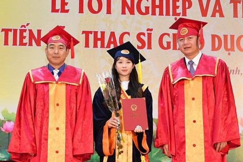 Dương Thúy Vi nhận bằng thạc sỹ