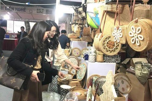 Làng nghề truyền thống tìm lối vượt khó