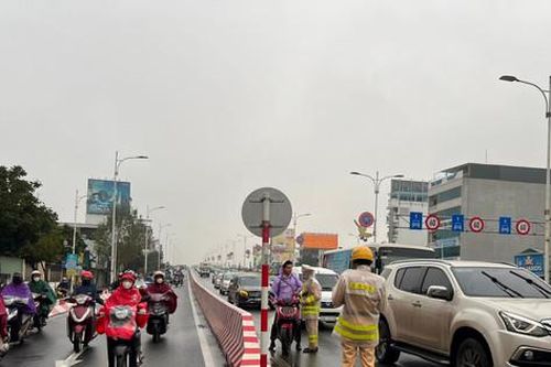 Xử phạt đi sai làn trên cầu dẫn vào nội đô