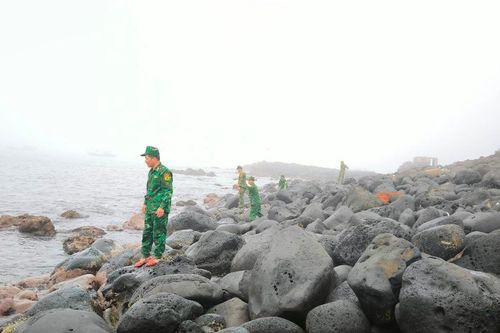 Tìm kiếm ngư dân mất tích trong lúc đi câu mực ở vùng biển Cồn Cỏ