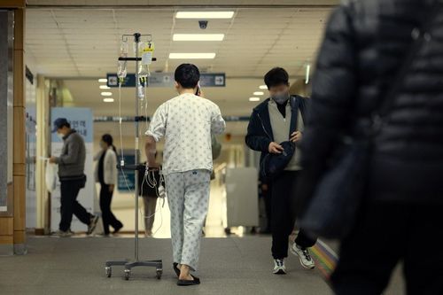 Giằng xé khắc nghiệt của bác sĩ Hàn Quốc