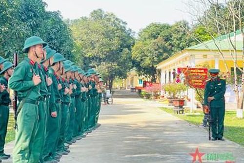 Quân khu 4 giúp chiến sĩ mới vượt qua những bỡ ngỡ