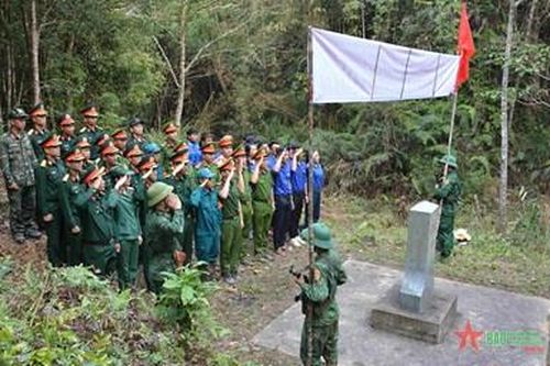 Thiêng liêng Lễ 'Chào cờ cột mốc biên cương'