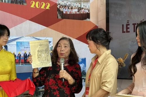 Bảo tàng Báo chí Việt Nam tiếp nhận hiện vật báo chí từ năm tháng chiến trường