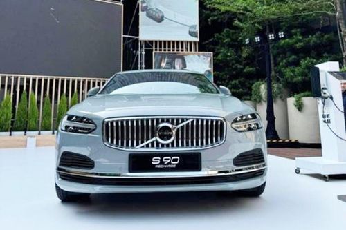 Cận cảnh Volvo S90 Recharge Ultimate 'ăn ít xăng' giá 2,89 tỷ đồng