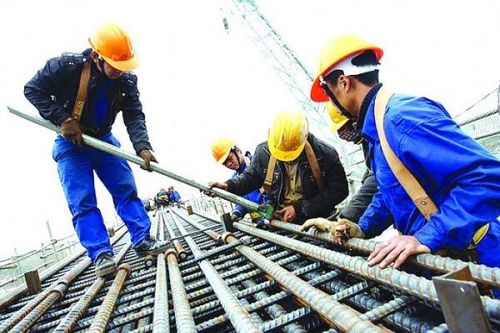 Giải 'cơn khát' lao động ngành xây dựng