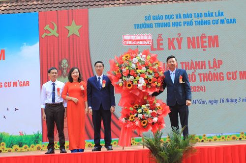 Trường THPT Čư M'gar kỷ niệm 40 năm thành lập