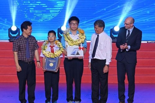 Nam sinh tiểu học tiết lộ bí quyết đạt điểm môn Toán cao nhất thế giới