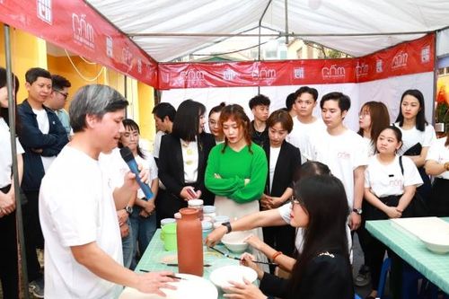 Triển lãm 'Gốm - Từ bếp lên phòng khách'