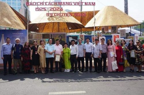Lễ hiến tặng hiện vật và trưng bày chuyên đề Báo chí Cách mạng Việt Nam 1925 - 2024