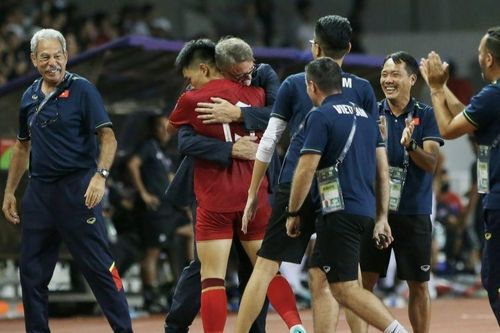 Băn khoăn quyết định 'trả' cầu thủ