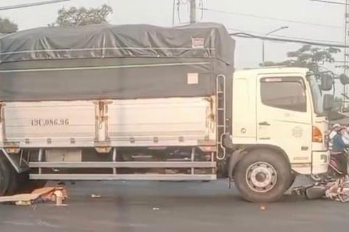 Xe tải va chạm xe máy ở TPHCM, 2 cụ bà tử vong