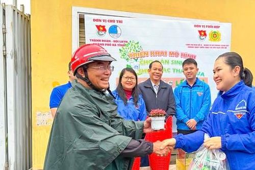 Đổi rác lấy quà, lan tỏa lối sống xanh