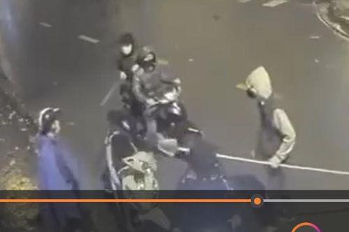Xác minh nhóm thanh thiếu niên chặn đầu, cướp tài sản người đi đường ở Hà Nội