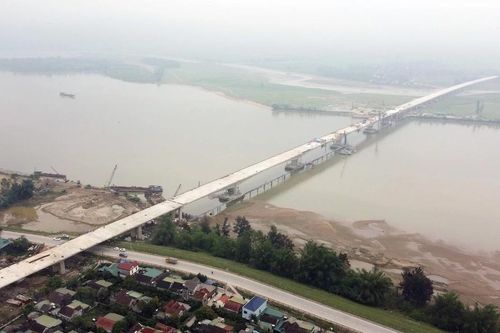 Hợp long cầu Hưng Đức trên tuyến cao tốc Bắc-Nam nối Nghệ An với Hà Tĩnh