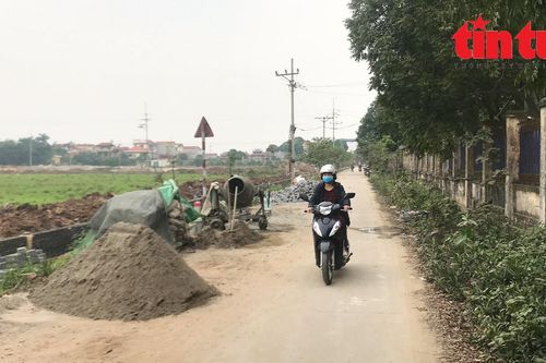 Thi công đường chưa đảm bảo an toàn giao thông ở Thường Tín, Hà Nội