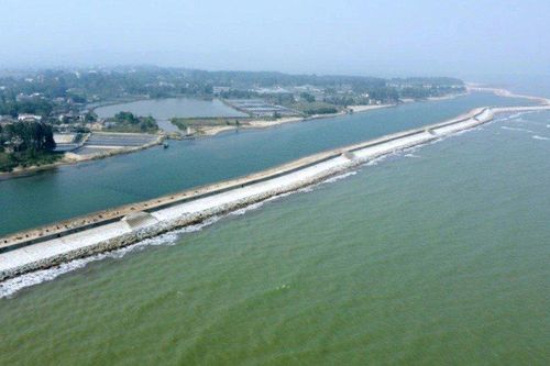 Xây kè đê 150 tỷ đồng ngăn biển 'nuốt' làng ở Thanh Hóa