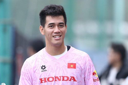 Tiến Linh: 'ĐT Việt Nam không ngại việc Indonesia nhập tịch'