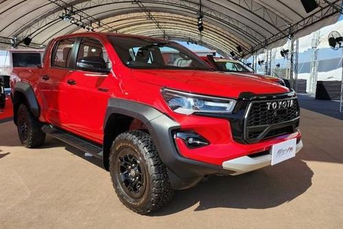 Chi tiết Toyota Hilux Revo GR Sport 2024 vừa ra mắt
