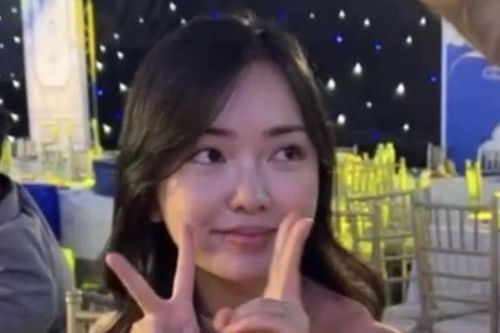 Lộ ảnh đi chơi của vợ Hà Đức Chinh, gương mặt có phần kém sắc hơn khi mang bầu