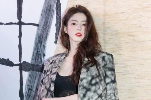 Chị đẹp Bọ Cạp vứt luôn hình tượng 'ngầu lòi' khi yêu: Han So Hee thật thú vị!