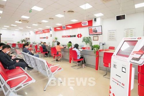 Cổ đông ngân hàng ngóng tin chia cổ tức và tăng vốn