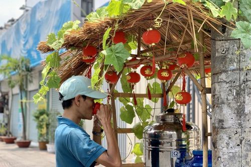 Độc lạ chòi nước xanh bán sự tử tế, mát lòng người Sài Gòn những ngày nóng ran