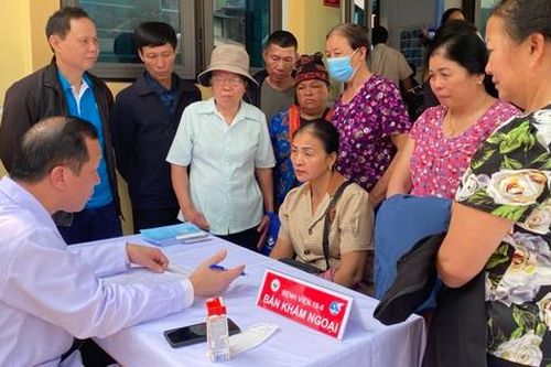 Bác sĩ công an mong có nhiều chuyến đi khám bệnh miễn phí cho người dân biên giới