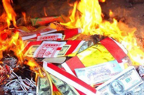 Doanh nghiệp vàng mã hiếm hoi trên sàn: Dư giả tiền mặt, trả cổ tức tỷ lệ 100%