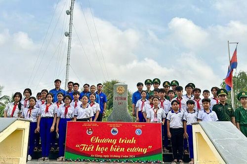 Tổ chức 'Tiết học biên cương' bên cột mốc chủ quyền ở TX.Tân Châu