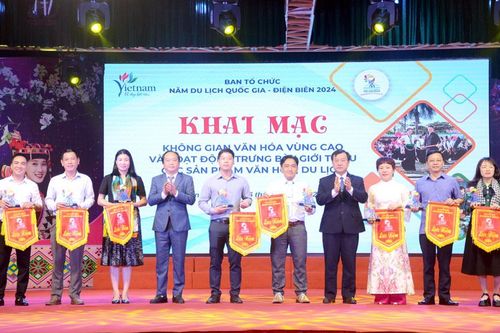 Khai mạc không gian văn hóa vùng cao và trưng bày giới thiệu sản phẩm văn hóa, du lịch