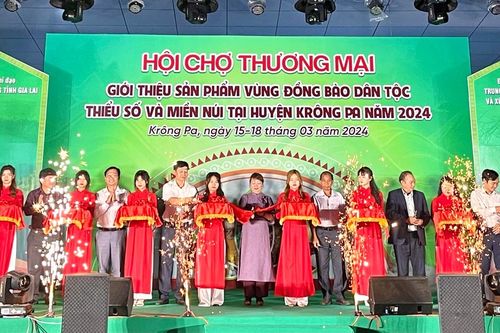 Krông Pa: Khai mạc Hội chợ giới thiệu sản phẩm vùng đồng bào dân tộc thiểu số và miền núi