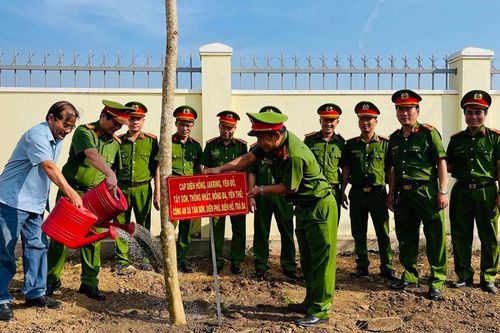 Công an TP. Pleiku phát động Tết trồng cây 'Đời đời nhớ ơn Bác Hồ'