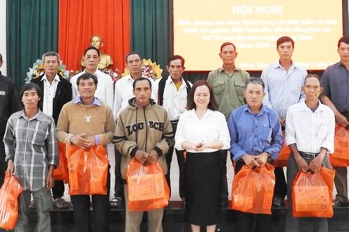 Mang Yang biểu dương người uy tín trong đồng bào dân tộc thiểu số