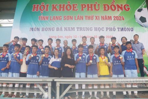 Trao giải nội dung Bóng đá nam Hội khỏe Phù Đổng tỉnh Lạng Sơn lần thứ XI, năm 2024