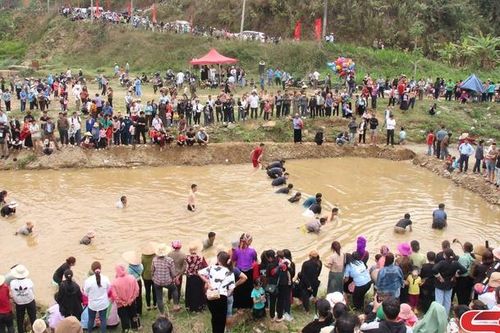Lễ hội Hoa ban huyện Vân Hồ năm 2024: Thú vị Hội thi bắt cá