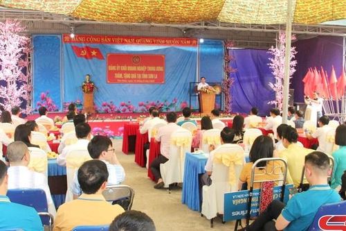 Đảng ủy Khối Doanh nghiệp Trung ương thăm, tặng quà tại tỉnh Sơn La