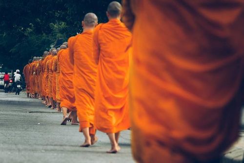 Bị tâm thần nhẹ có nên tiếp tục tu hành?