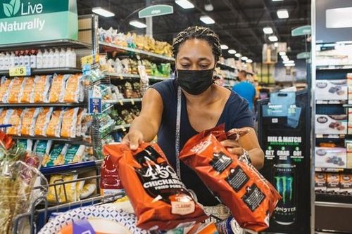Người tiêu dùng Mỹ quay cuồng vì giá cả tăng mạnh ngay cả khi lạm phát chậm lại
